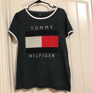 3/$20 🌸 Tommy Hilfiger Short Sleeve Gray T-Shirt